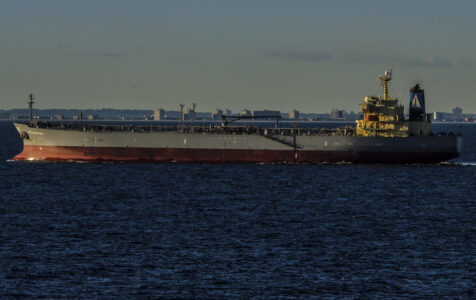 Flare leads to sailors’ rescue by Ukrainian and Russian oil workers