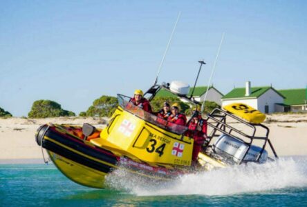 Flares bring about rapid rescue of capsized boat crew